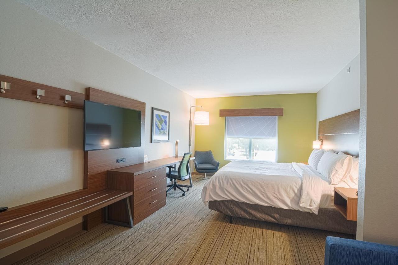 Holiday Inn Express Hotel & Suites Tampa-Usf-Busch Gardens, An Ihg Hotel Bagian luar foto